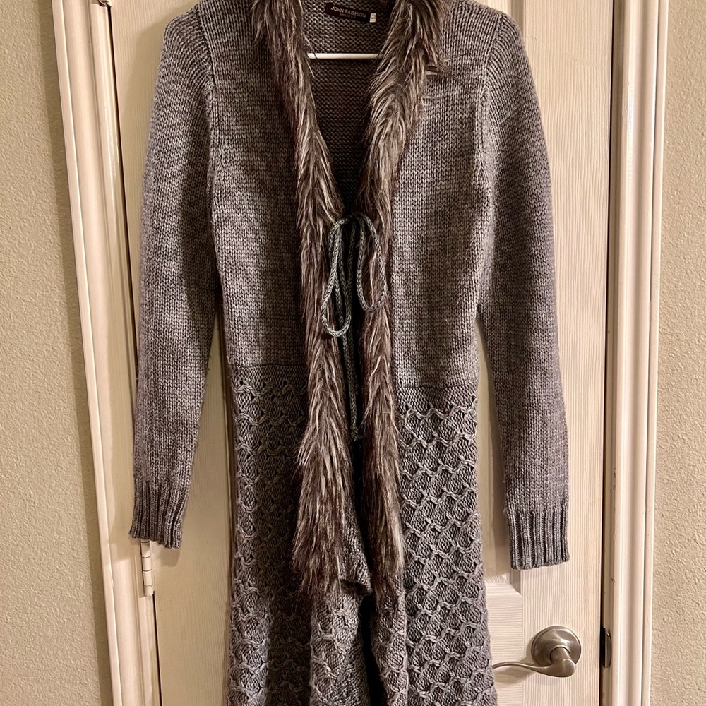John Fashion Gray Knit Sweater/Cardigan with Faux Fur Trim-L